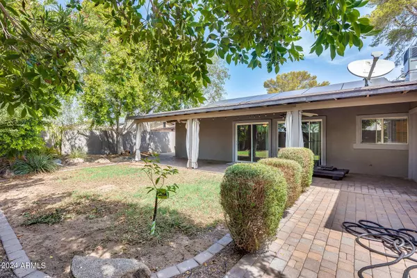 2933 W MURIEL Drive, Phoenix, AZ 85053