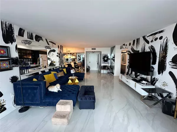 1000 Quayside Ter #PH7, Miami, FL 33138