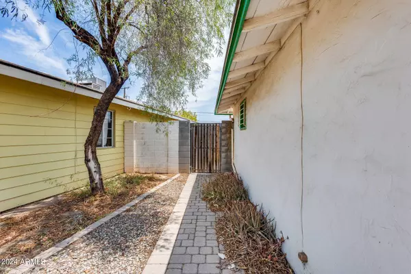 4235 N 16TH Drive, Phoenix, AZ 85015