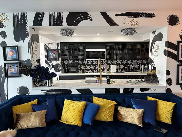 1000 Quayside Ter #PH7, Miami, FL 33138