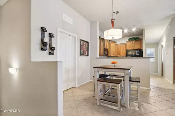 2725 E MINE CREEK Road #2242, Phoenix, AZ 85024