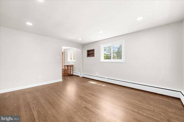 697 TOLLGATE RD, Quakertown, PA 18951