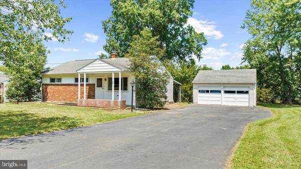 697 TOLLGATE RD, Quakertown, PA 18951