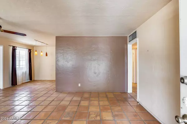 4235 N 16TH Drive, Phoenix, AZ 85015