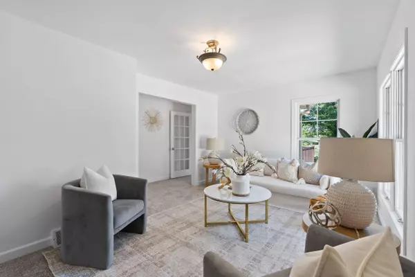 2709 E Whittaker, Saint Francis, WI 53235