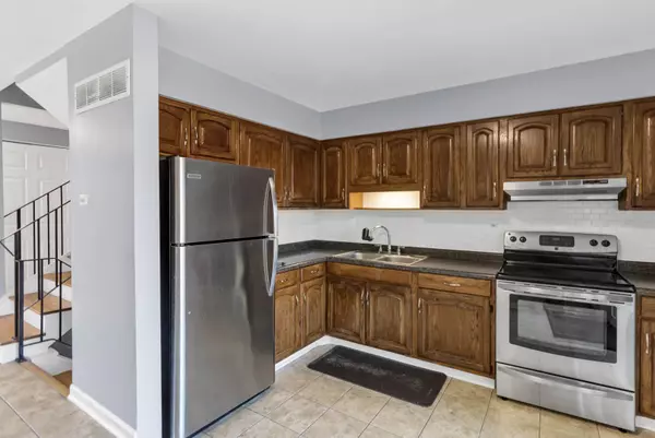 1S300 Ingersoll LN, Villa Park, IL 60181