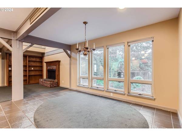 2370 NE JACKSON SCHOOL RD, Hillsboro, OR 97124
