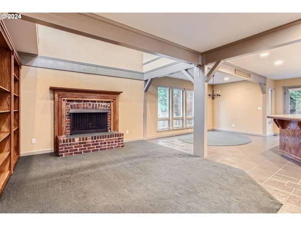 2370 NE JACKSON SCHOOL RD, Hillsboro, OR 97124