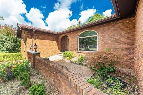 16155 TOULOUSE, Fraser, MI 48026