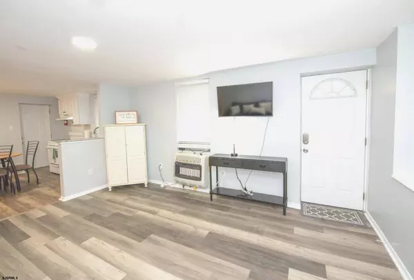 20 S Richards Ave #1, Ventnor, NJ 08406