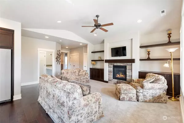 686 SE Whimbrel LOOP, College Place, WA 99324