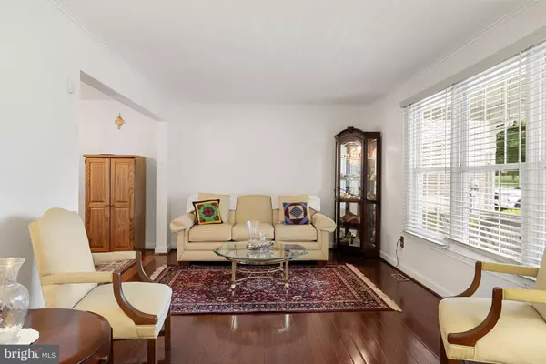 177 KNOTTY OAK DR, Mount Laurel, NJ 08054