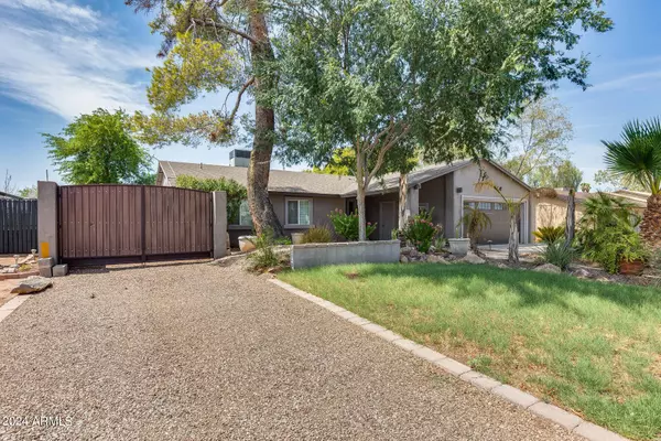 2933 W MURIEL Drive, Phoenix, AZ 85053