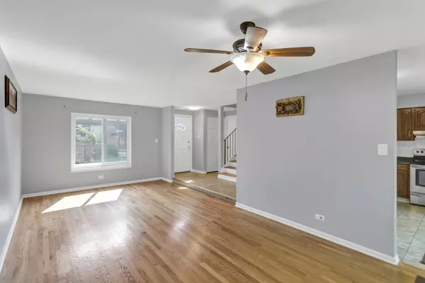 1S300 Ingersoll LN, Villa Park, IL 60181