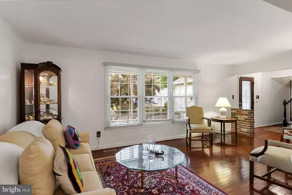 177 KNOTTY OAK DR, Mount Laurel, NJ 08054