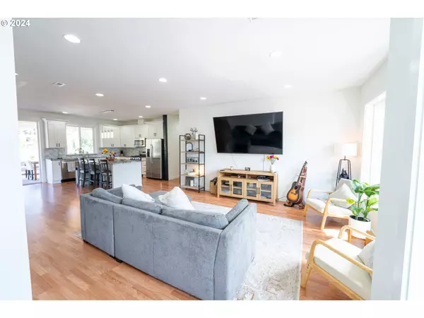 23075 NE DAYTON AVE, Newberg, OR 97132