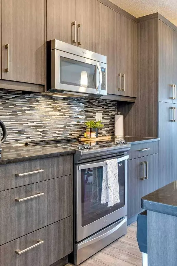 332 Marquis LN SE, Calgary, AB T3M 2G8