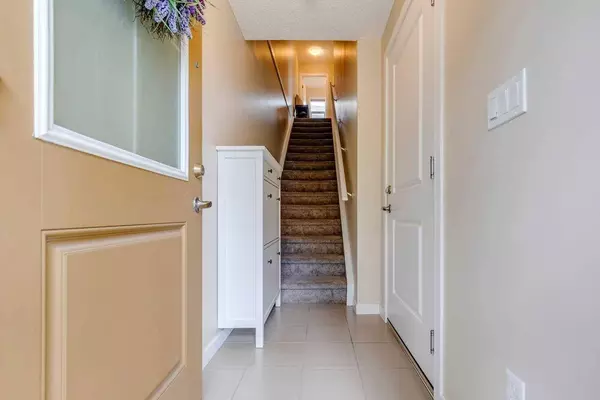 332 Marquis LN SE, Calgary, AB T3M 2G8