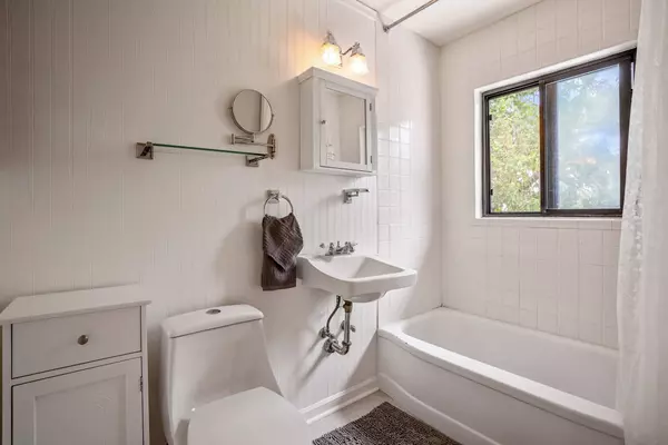 4547 White #B, Los Alamos, NM 87544