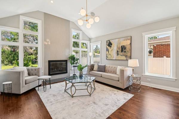 725 N Lincoln AVE, Park Ridge, IL 60068