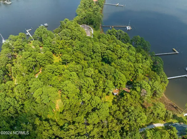 1134 Fork Point Road, Oriental, NC 28571