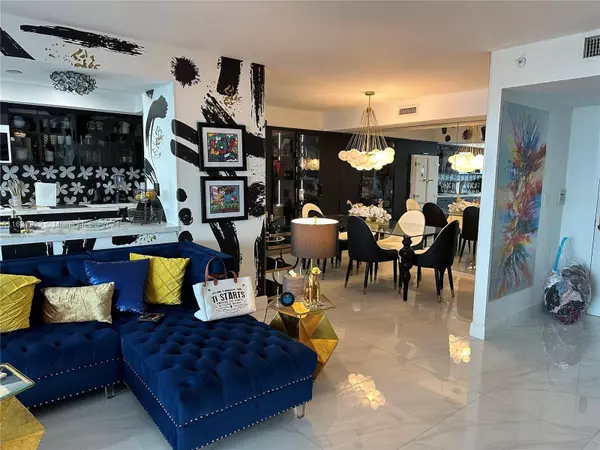 1000 Quayside Ter #PH7, Miami, FL 33138