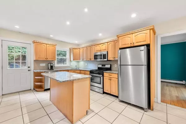 13 15 Th Ave, Haverhill, MA 01830