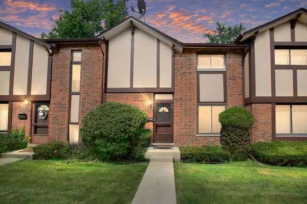 1S300 Ingersoll LN, Villa Park, IL 60181