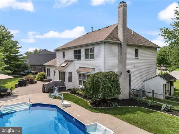 2010 BLACK BIRD CIR, Norristown, PA 19403