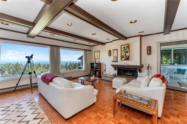 5254 Westover Pl, Saanich, BC V8Y 1P6