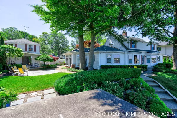 1729 South Shore Drive, Holland, MI 49423