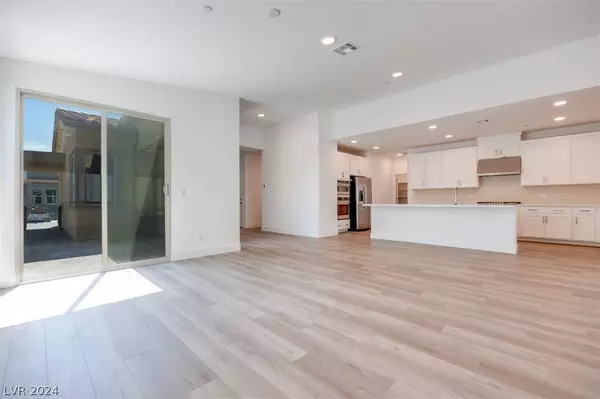 10055 Evergreen Pine Street, Las Vegas, NV 89166