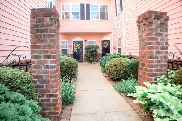 1352 21st AVE NE, Hickory, NC 28601