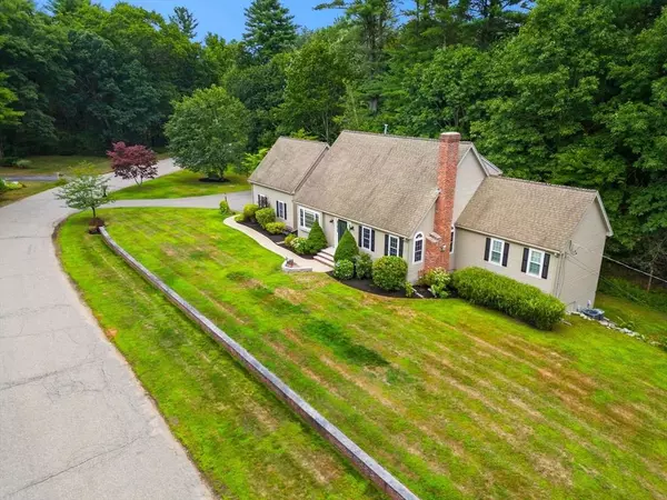 7 Duncan Dr, North Andover, MA 01845