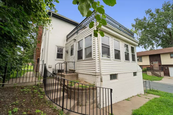 830 17th AVE N, South Saint Paul, MN 55075