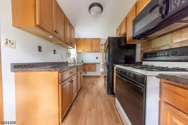 2 Seminole Trl, Jefferson Twp., NJ 07438