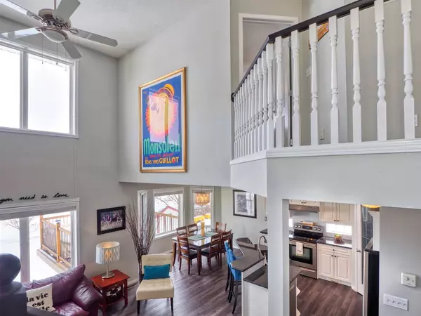 112 Darling CRES, Red Deer, AB T4R 2V8