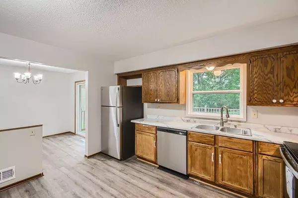 6101 71st AVE N, Brooklyn Park, MN 55429