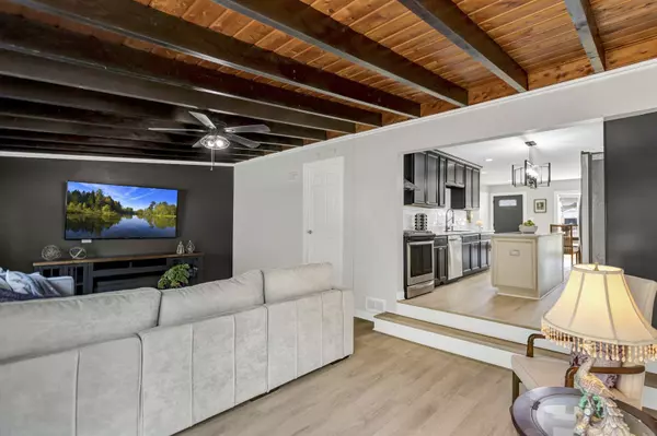 446 Norton AVE, Glendale Heights, IL 60139