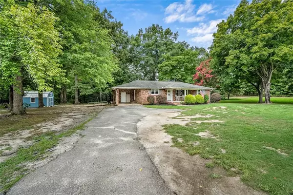 518 Docheno RD, Belton, SC 29627