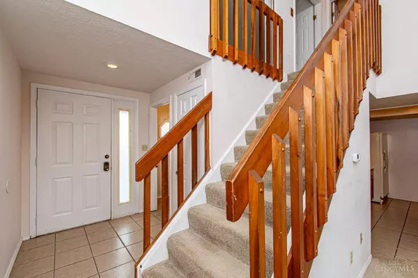 1523 Eagle Highlands Dr, Fairborn, OH 45324