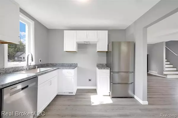 2095 E WHITTEMORE Avenue, Burton, MI 48529