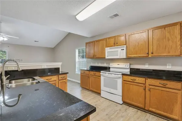 34 Hidden Lakes LN, Bluffton, SC 29910