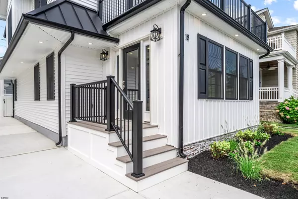 18 N Fredericksburg Ave, Margate, NJ 08402