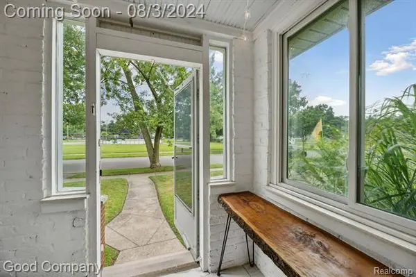 964 W LEWISTON Avenue, Ferndale, MI 48220