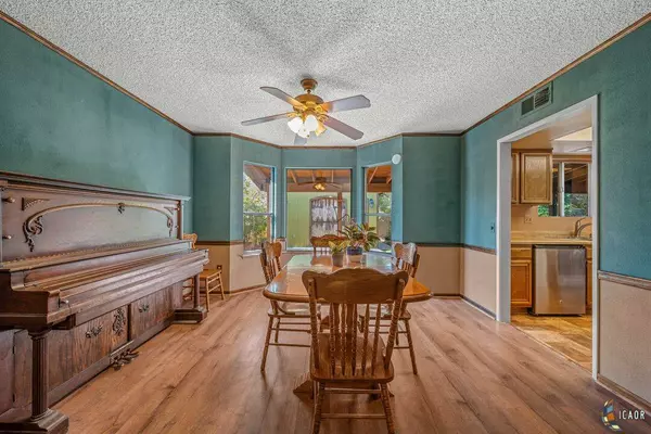 2131 W Holt Ave, El Centro, CA 92243