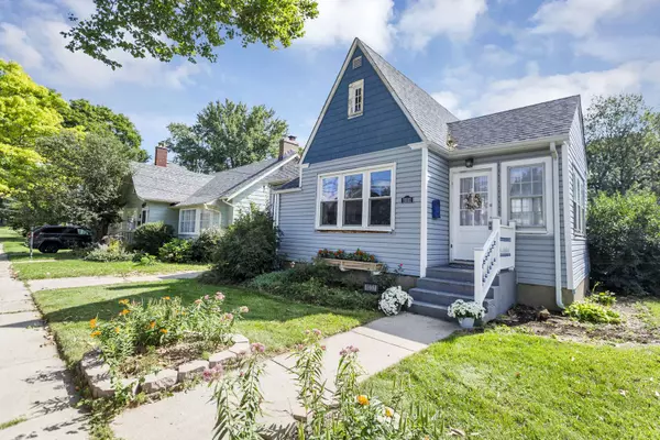 1031 Logan AVE, Elgin, IL 60120