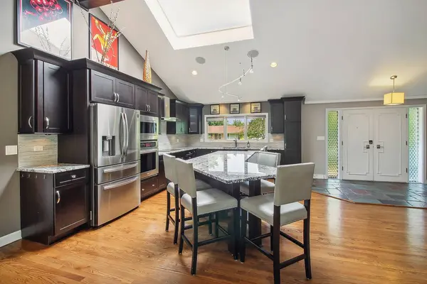 4135 Timberlane DR, Northbrook, IL 60062