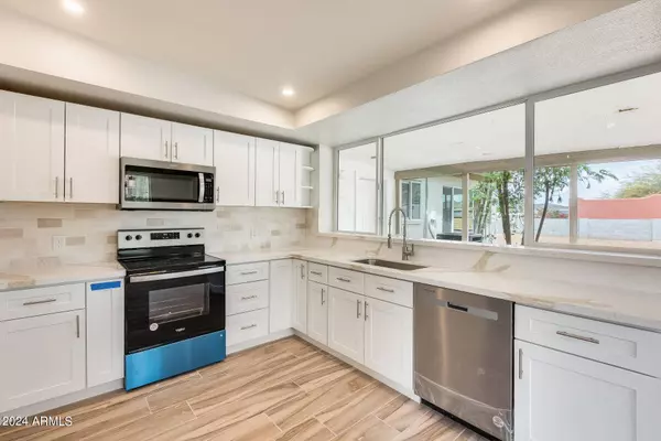 1446 E SUNNYSLOPE Lane, Phoenix, AZ 85020