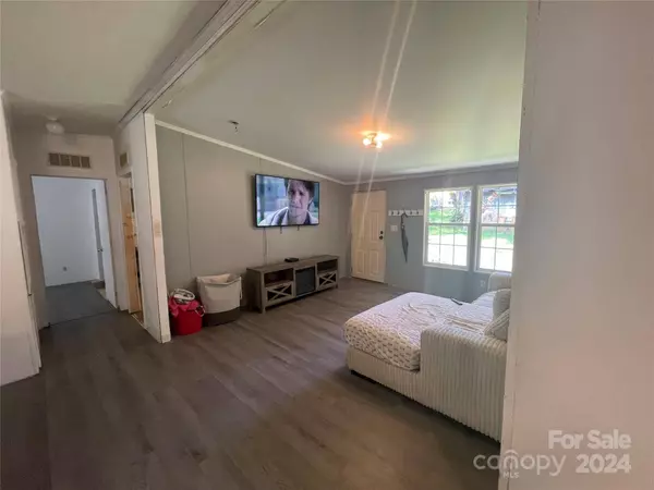 841 Hickory Airport RD, Hickory, NC 28601